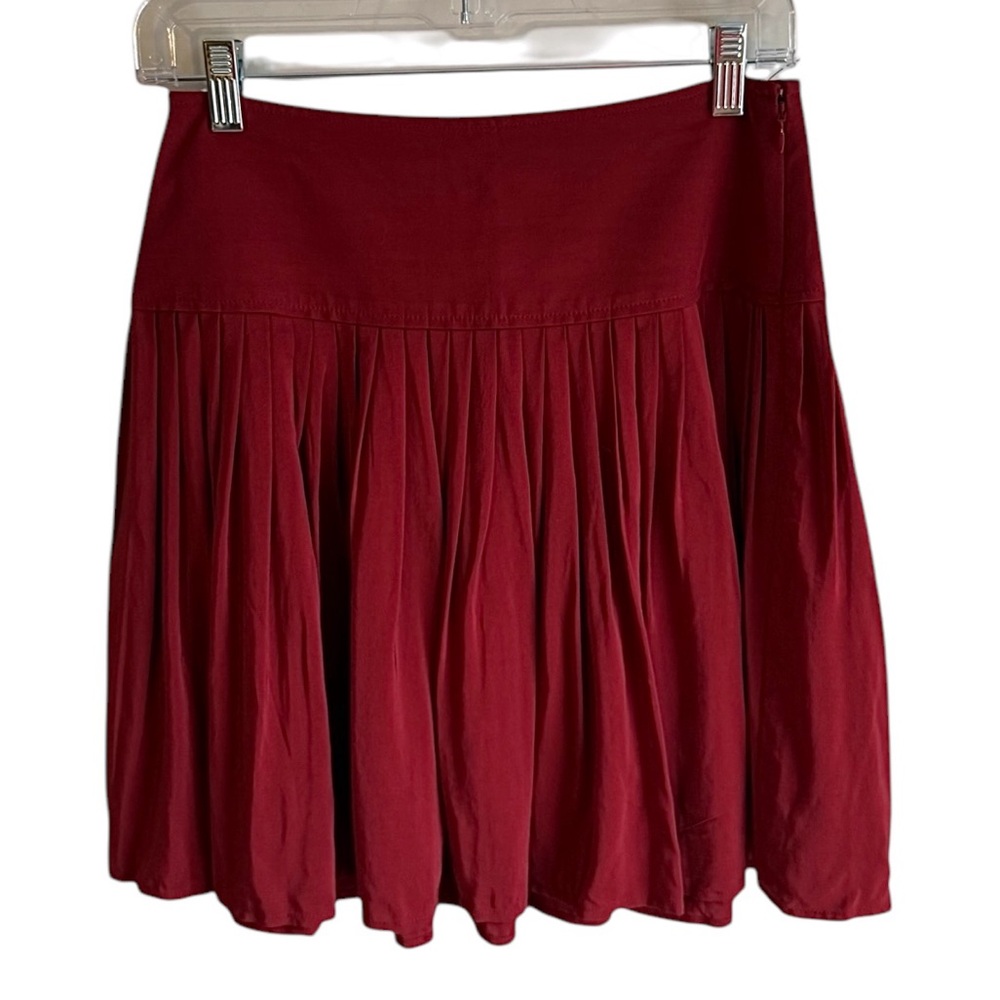 LOFT Mid Rise Burgundy Pleated Mini Skirt Petite Size 2 NWT